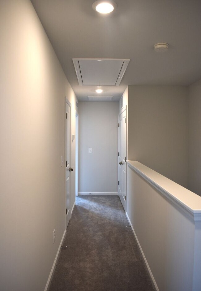 Building Photo - *PENDING!!*