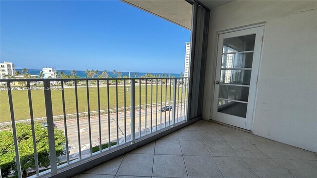 Building Photo - 4117 Bougainvilla Dr