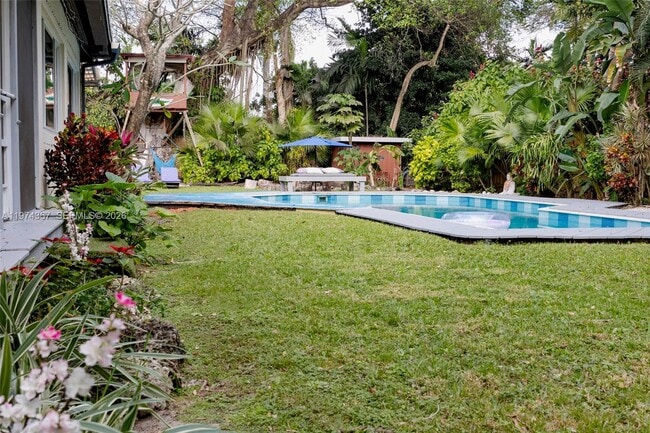 Building Photo - 750 NE 120th St