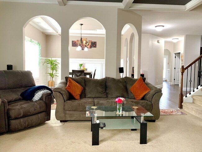 Building Photo - 2925 McManus Cir