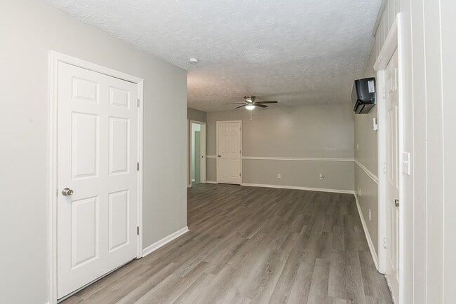 Building Photo - Beautifully FULLY RENOVATED 2 Bdr 1 bath i...