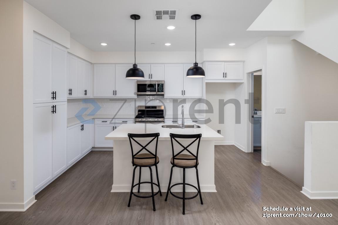 Building Photo - 11048 Luminate Dr