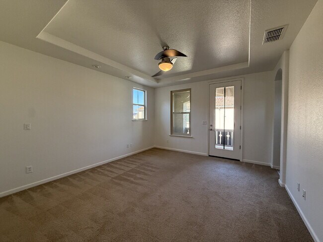 Building Photo - 3 Bedroom 3 Bath Beauty in West Sacramento!