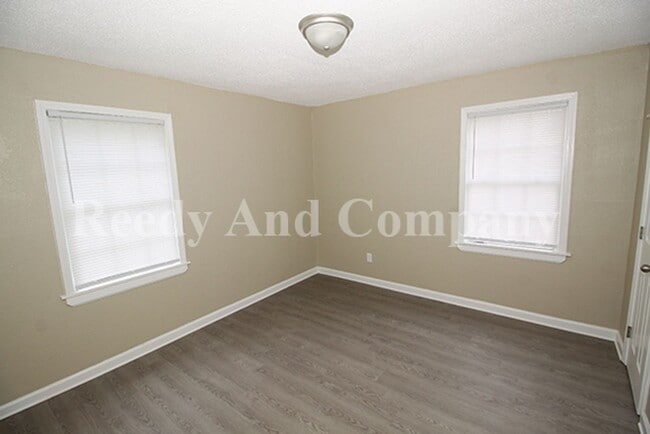 Building Photo - 93 Eastview Dr