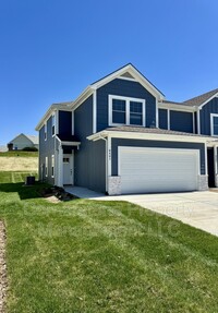 Building Photo - 8401 Valley Spring Dr