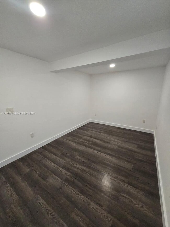 Building Photo - 1629 SW 6th St