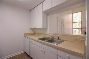 Building Photo - 2040 San Marcos Dr SE