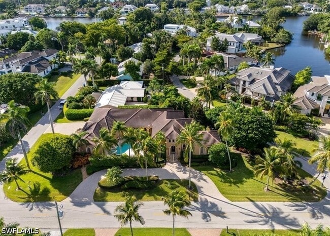 Building Photo - 550 21st Ave S