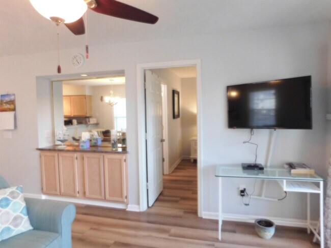 Building Photo - 521 White River Dr