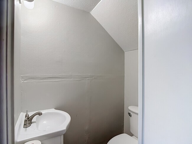 Building Photo - 5602 Ashley Oaks Dr