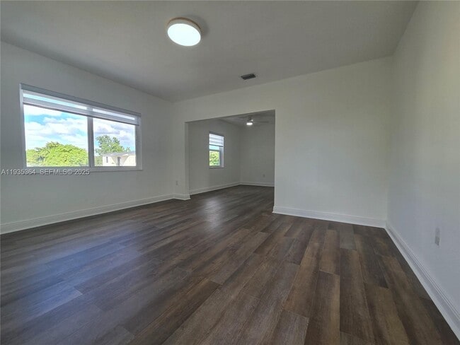 Building Photo - 6240 SW 21st St