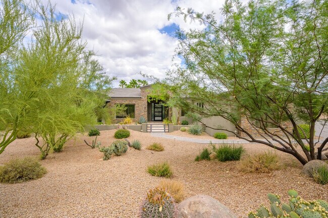 Building Photo - 8742 E Woodley Way