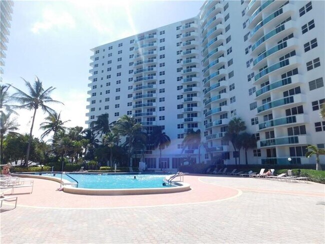 Building Photo - 3001 S Ocean Dr