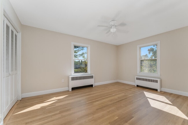 Building Photo - 4 Lingert Ave