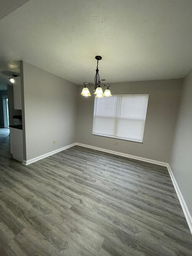 Building Photo - 2840 Rand Ln