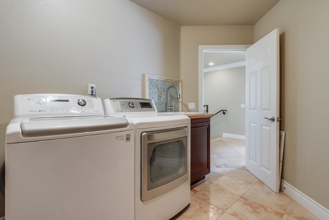 Building Photo - 6711 Blue Point Dr