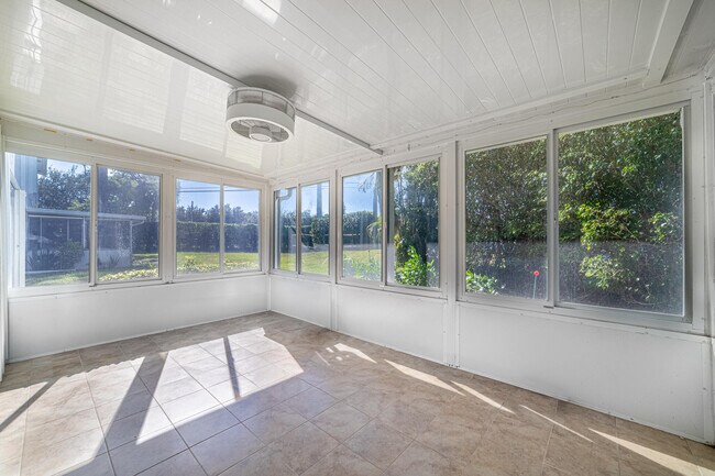 Building Photo - 2920 SW 15th St