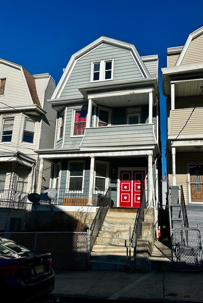 Building Photo - 164 Grant Ave