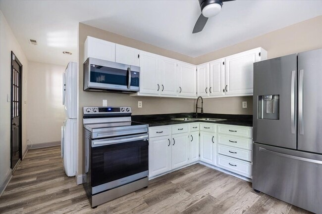 Building Photo - 4701 Lucinda Ln
