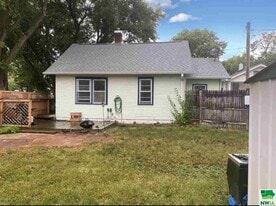 Building Photo - 3526 Claude ave