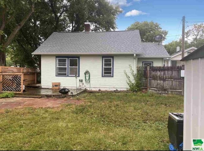 Building Photo - 3526 Claude ave