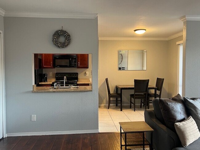 Building Photo - Scottsdale Condo