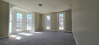 Building Photo - Massive 4br 3B with Home Office