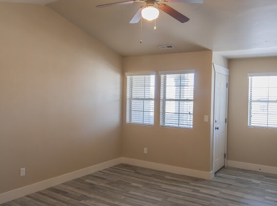Building Photo - 1532 N Venetian Way