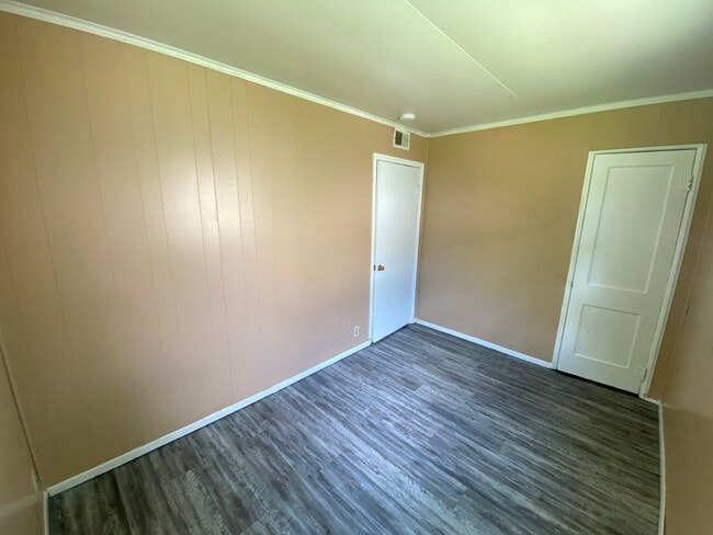 Building Photo - 225 Grace St