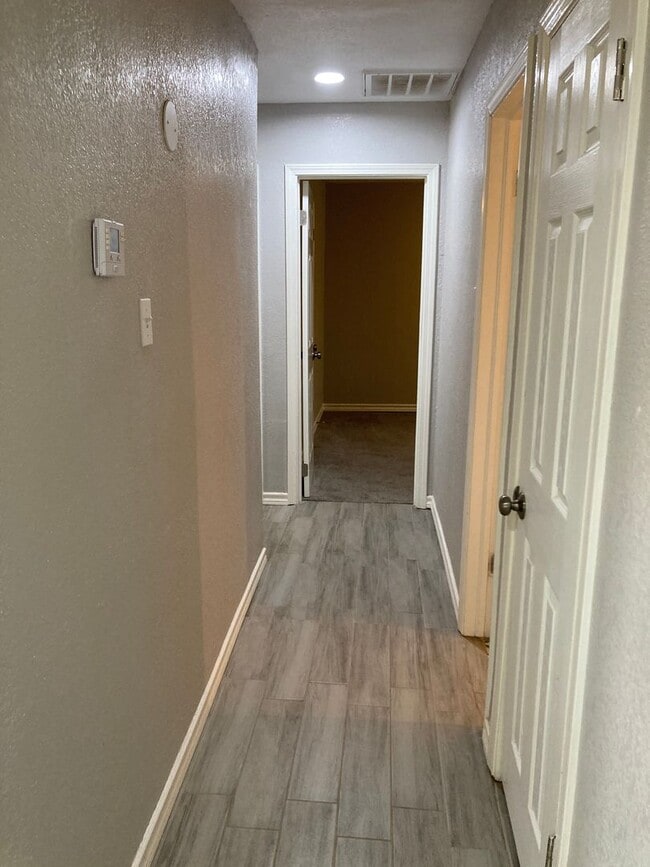 Building Photo - Updated House