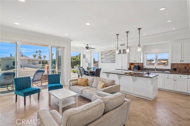Building Photo - 6111 Seashore Dr