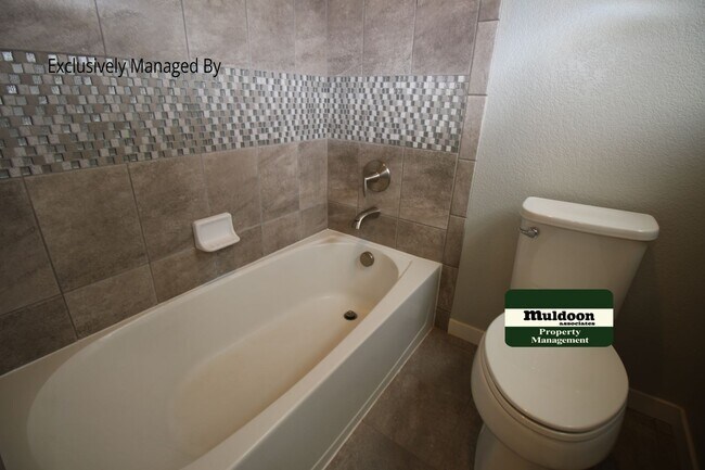 Building Photo - 2322 Pelican Bay Dr