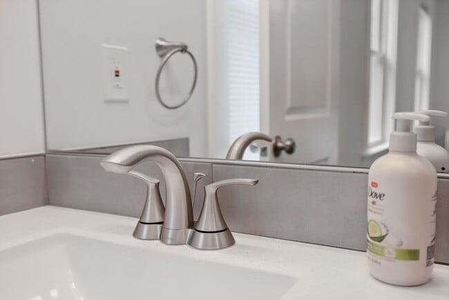 Building Photo - 7900 Heritage Dr