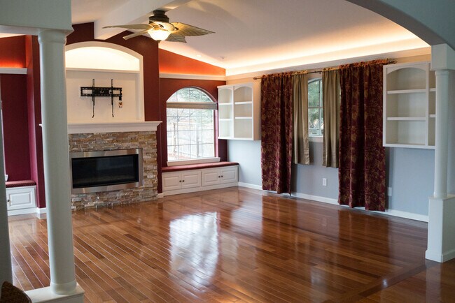 Building Photo - Evolve Real Estate: Available Immediately 3 Bedroom on a Huge Lot Facing Open Space! No Pets.