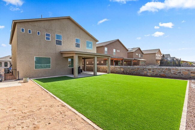 Building Photo - 14821 Tierra Escape Ave