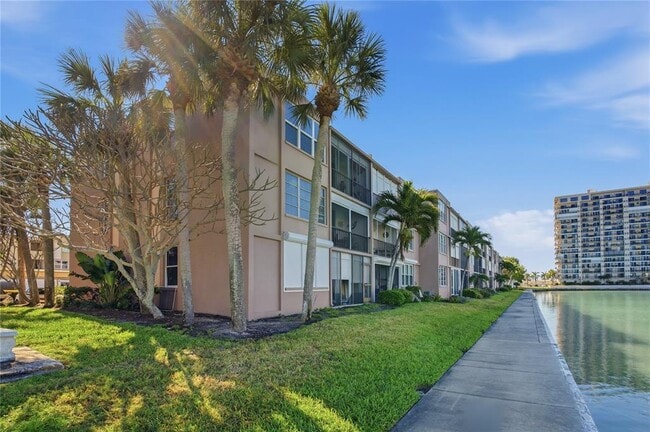 Building Photo - 7540 Bay Island Dr S