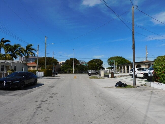 Building Photo - 620 NW 58th Ct