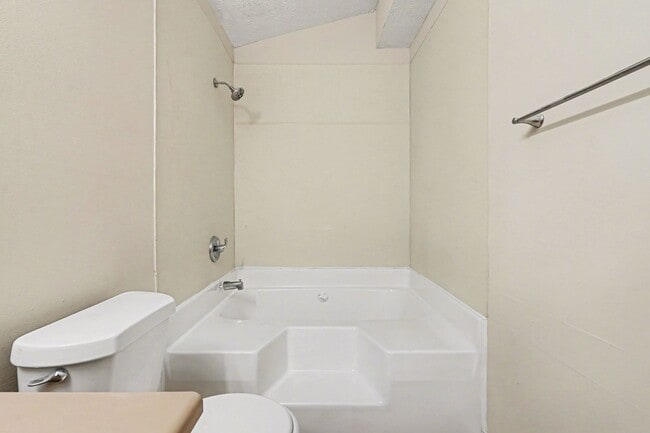 Building Photo - 3 Bedroom 2 Bath House