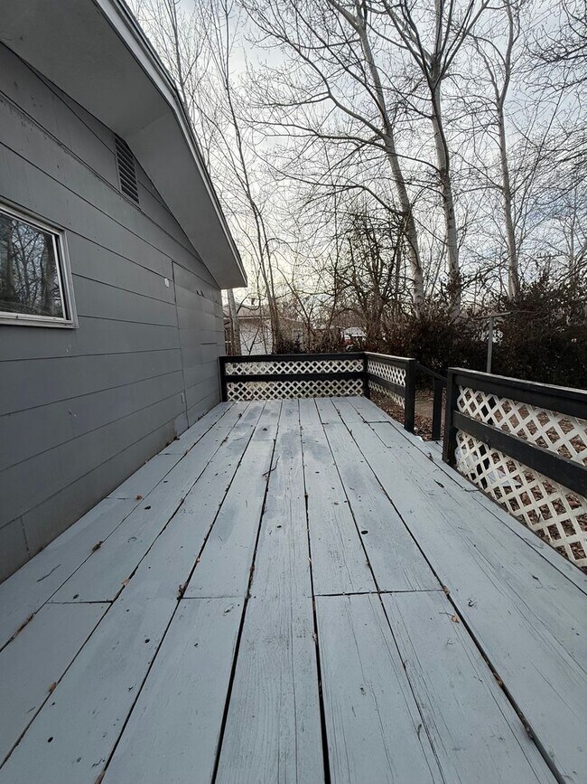 Building Photo - Super Cozy 2 Bedroom 1 Bath AVAILABLE NOW!!