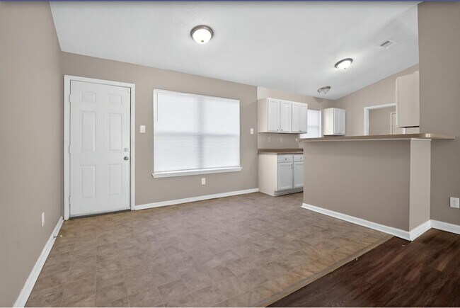 Building Photo - 4393 Bishop Hills Dr