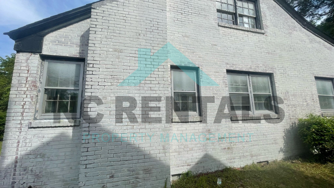 Building Photo - 1421 Sunset Ave