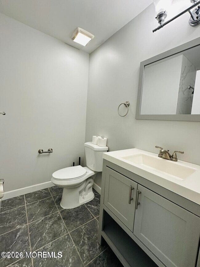 Building Photo - 76 Des Moines Ct