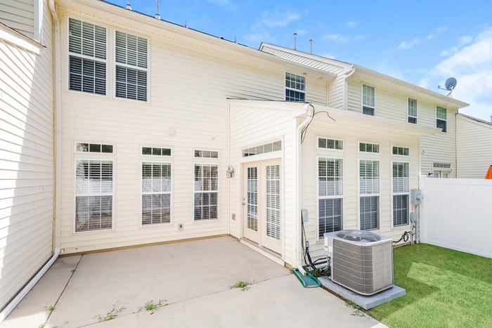Building Photo - 130 N Arcadian Way