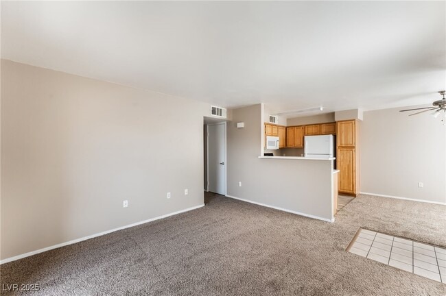 Building Photo - 5710 E Tropicana Ave