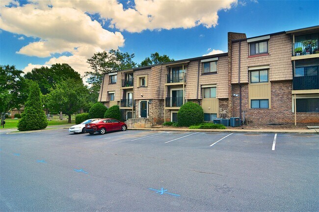 Building Photo - 1002 Old Manor Rd