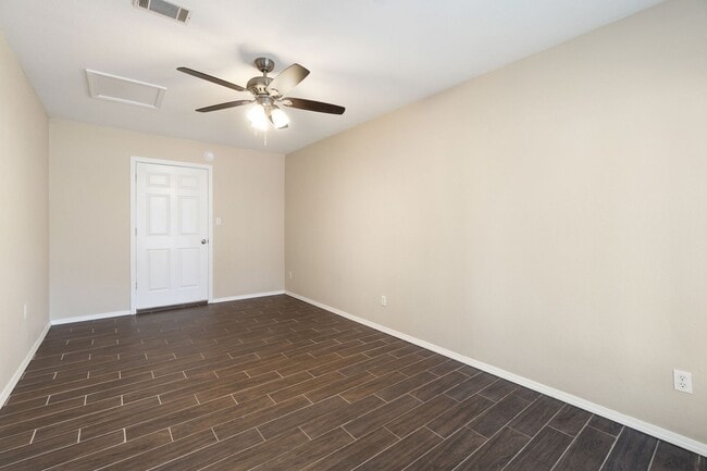 Building Photo - 909 Essex St