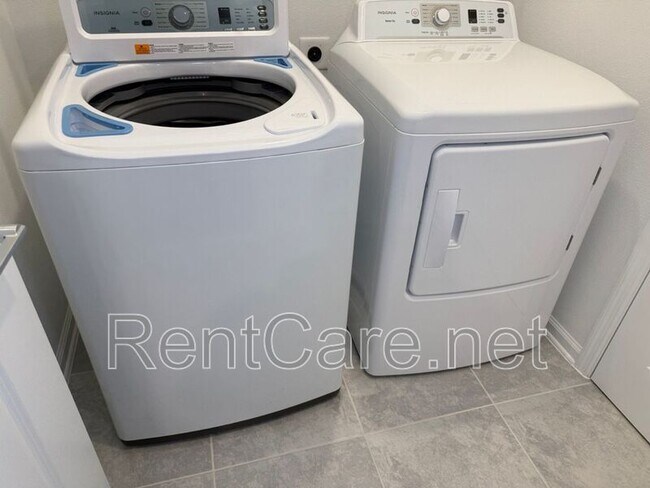 Building Photo - 6439 Blissful St