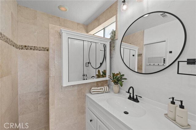 Building Photo - 642 S Mountain View Dr