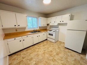 Building Photo - 1 Bedroom, 1 Bath Apartment