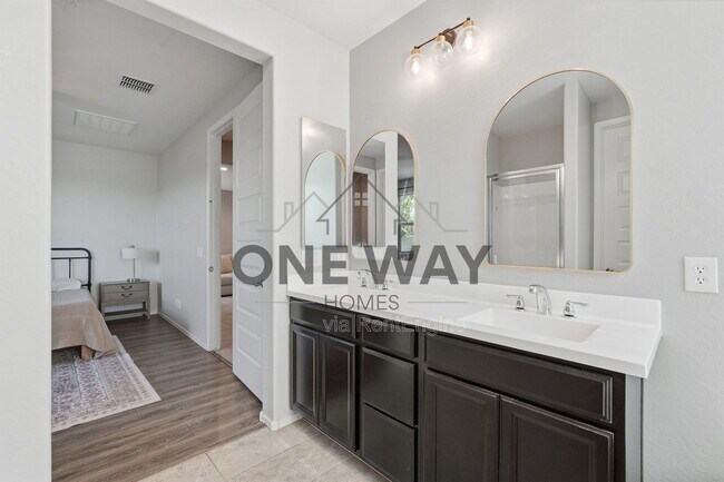 Building Photo - 9854 Thatcher Ave